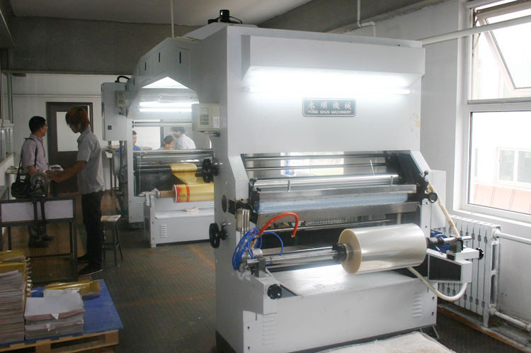 A máquina multifuncional da laminação do filme plástico para os PP tecidos rola a tela